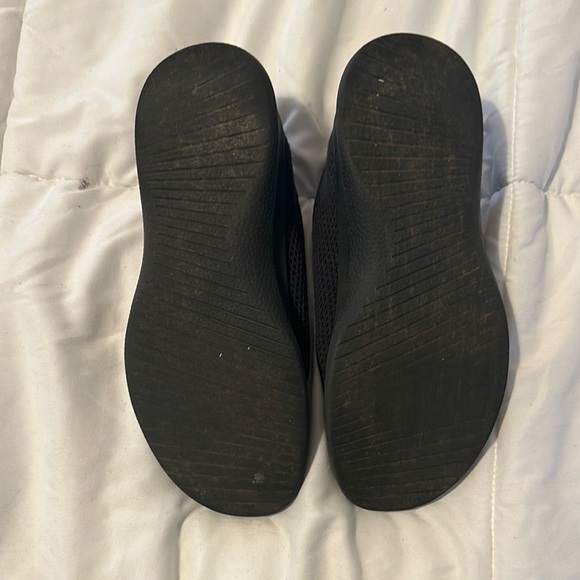 allbirds Black Sneakers with Knit Upper and Sock-like Construction - Picture 3 of 5